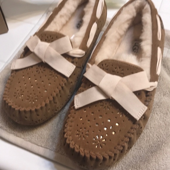 UGG Shoes - Authentic ugg Dakota chestnut slippers